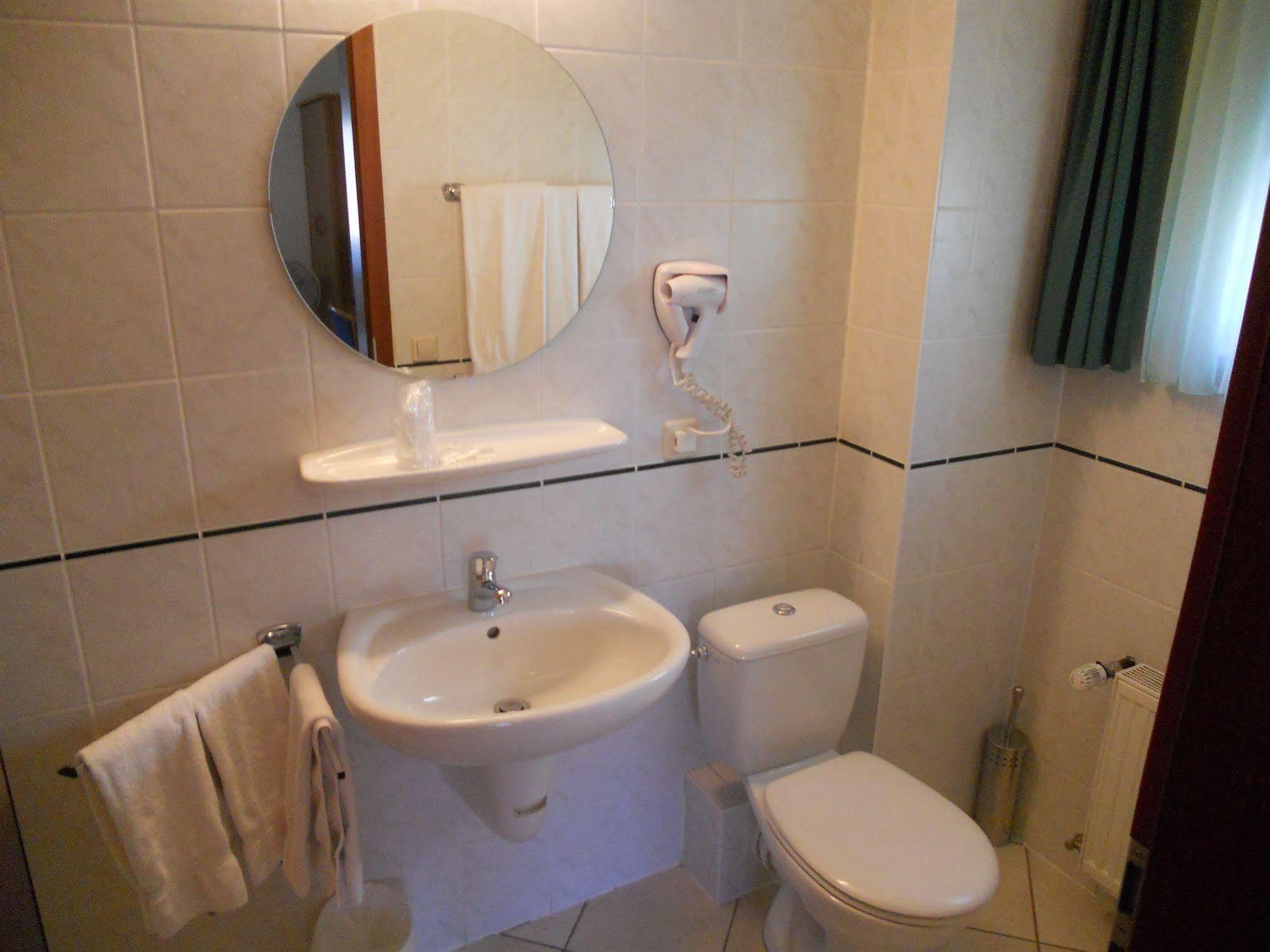 Hotel Carpini Bascharage Esterno foto